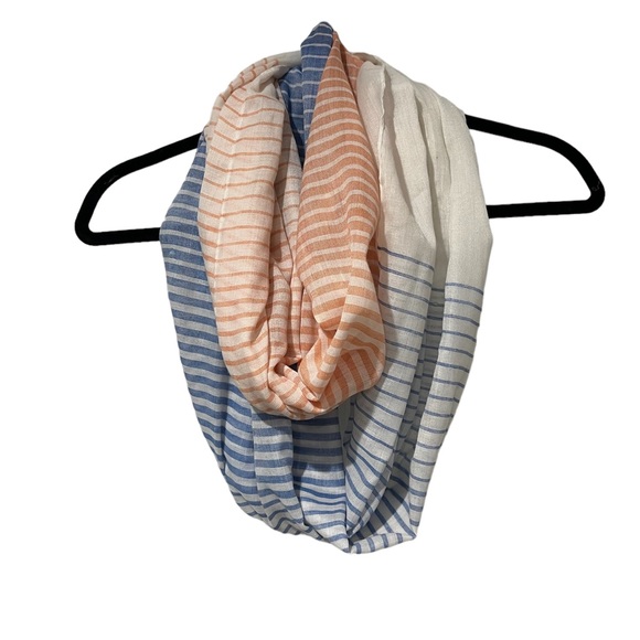 Circle Scarf - Picture 2 of 3